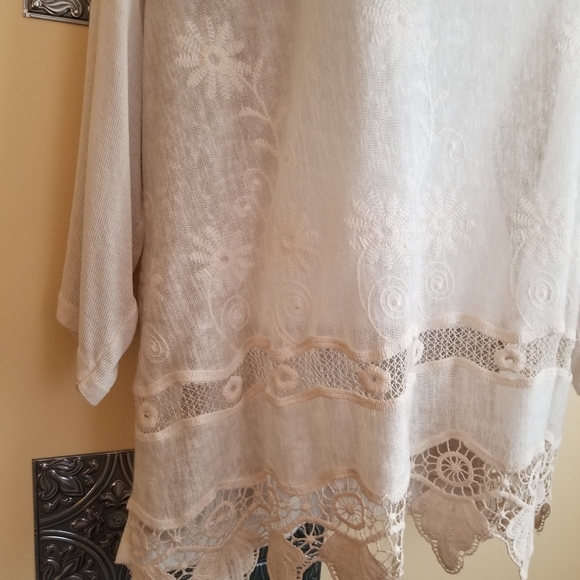 Made In Italy Beautiful 100%Viscose Lace Top XL - Picture 4 of 8